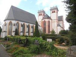 St. Matthias, Anblick vom Friedhof.JPG