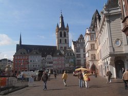 Hauptmarkt mit St. Gangolf.JPG