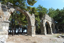 Phaselis_Aquaedukt_01.jpg