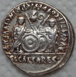 Augustus 2-1 v. Chr. Denar 3,86g Lyon RIC 207 R.jpg