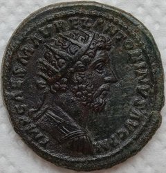 Marcus Aurelius 161 Dupondius 17,29g Rom RIC 800 A.jpg