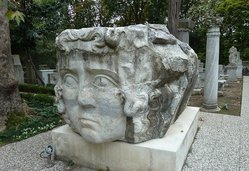 03-05_Medusa_Garten_a.jpg