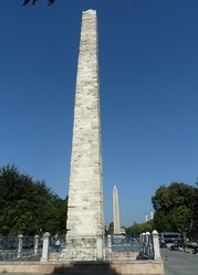 06-10_gemauerter Obelisk.jpg
