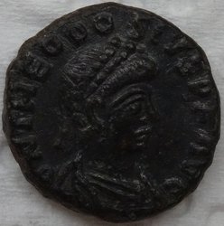 Theodosius II. 445-450 Nummus (AE-4) 1,95g Constantinopel RIC 462 A.jpg