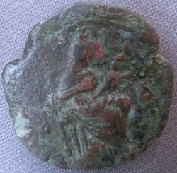 Bi Tetradrachme Antoninus Pius Isis Rückseite klein.JPG