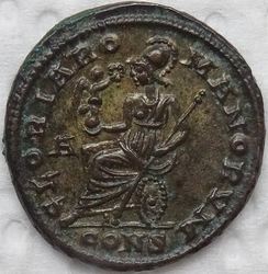 Constantinus I. 327-328 Follis 3,59g Constantinopel RIC 23 R.JPG