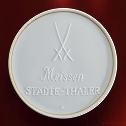 0000 Medaille Porzellan Meissen Städte Thaler Hamburg_02 800x800 150KB.jpg