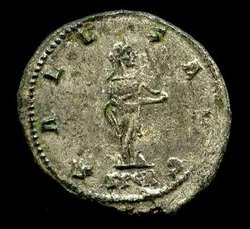 Ant. Gallienus C. 932 (f) Rv. SALVS AVG. SPQR im ex. Salus r. stehd..jpg