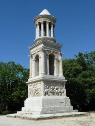 Glanum_Kenotaph.JPG