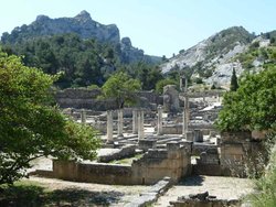 Glanum_Stadtansicht.JPG