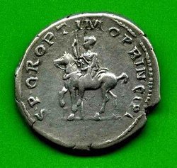 Denar Traianus C. 497 (a) Rv. SPQR OPTIMO PRINCIPI. Reiterstatue des Kaisers li..jpg