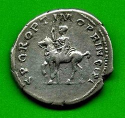 Denar Traianus C. 497 a. Rv. SPQR OPTIMO PRINCIPI. Reiterstatue.jpg