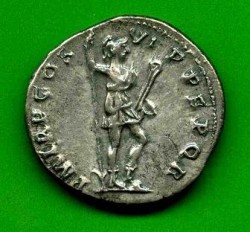 Denar Traianus C. 274 Rv. P M TR P COS VI PP SPQR. Virtus r. steh..jpg