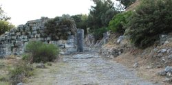 Priene_Stadttor_01.JPG