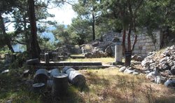 Priene_Demeterheiligtum_01.JPG