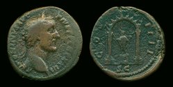 a pius as togatus in rundbogentempel.jpg