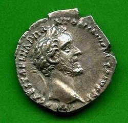 2. Exempl. Denar Antoninus Pius C. 826 Av. IMP CAES T AEL HADR ANTONINVS AVG PIVS PP..jpg