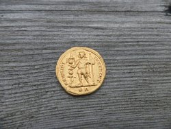Münze Constantinus RS 2. verkleinerung.jpg