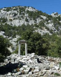Termessos_Artemis-Hadrian-Tempel_01.jpg