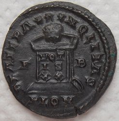 Constantinus I. 322-323 Follis 4,11g London RIC - R.JPG