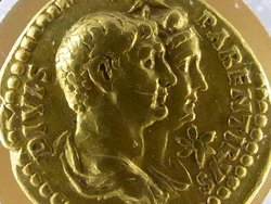 Trajanus & Plotina - DIVIS PARENTIBVS.jpg