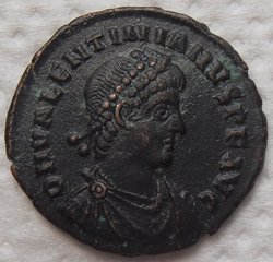Valentinianus II. 378-383 Centenionalis (AE-3) 2,53g Antiochia RIC 45b.2 A.JPG