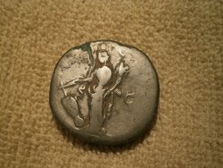 Römische Münze mit Fortuna auf RS verkl.II.jpg