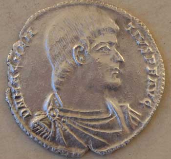 Magnence-avers.jpg