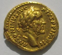 Aureus RIC 266 Av1.jpg