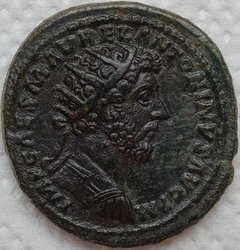 Marcus Aurelius 161 Dupondius 17,29g Rom RIC 800 A.jpg