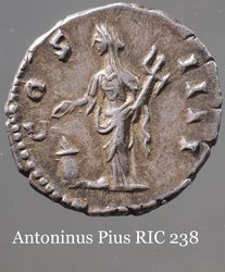 Ant_Pius_RIC238_rv.jpg