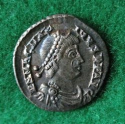 Siliqua, Trier, RIC 84b (1).JPG