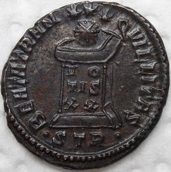 Constantinus II. 322-323 Follis 3,60g Trier RIC 382 R.JPG