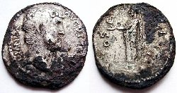 Hadrian Kistophor RIC 497.jpg