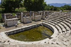 Bouleuterion_-_Aphrodisias_(7471667232).jpg