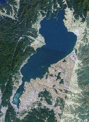 Lake_biwa.jpg