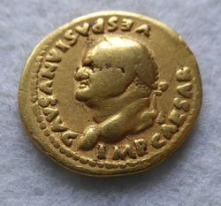 Vespasian Aureus av.jpg