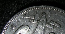 DieClash 5 Pesetas 1957 Detail Klein.JPG