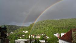 Doppelregenbogen mit Alexanders Band.JPG