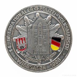 1986 Medaille einseitig 14. Internationaler Polizei-Volksmarsch 1986 in Wiesbaden 800x800 150KB.jpg