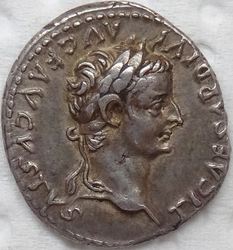 Tiberius 15-18 Denar 3,81g Lyon RIC 28 A.jpg