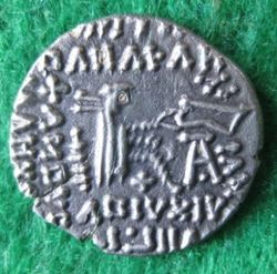 140 Mithradates IV. Drachme, Ekbatana, Sellw (2).JPG