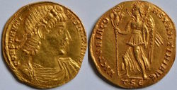 constantine II transfer obverse struck in Nicomedia, 330 CE and reverse struck in Thessalonica, 335.jpg