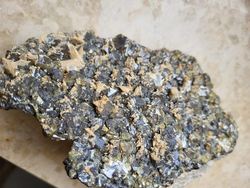Zinkblende_Honigblende_Banska-Stiavnica.jpg