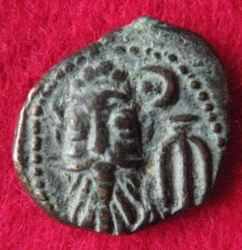 2.Jhd.n. Orodes II. AE-Drachme, vH 13.3,2-1Aa (1).JPG