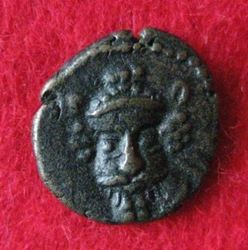 2.H.2.Jhd. Orodes IV. AE-Drachme, vH 17.2,1-1b (1).JPG
