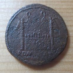 Tiberius Lugdunum Kopf links RV.jpg