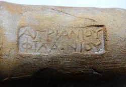 Amphorenhenkel mit  Stempel xx.jpg