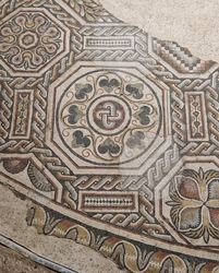 02-06_Mosaik 1 aquitanisch.jpg