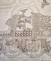 02-08_Mosaik 3 aquitanisch.jpg